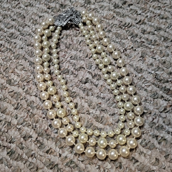 Stella & Dot Daisy Pearl Necklace and Earrings - Picture 3 of 3